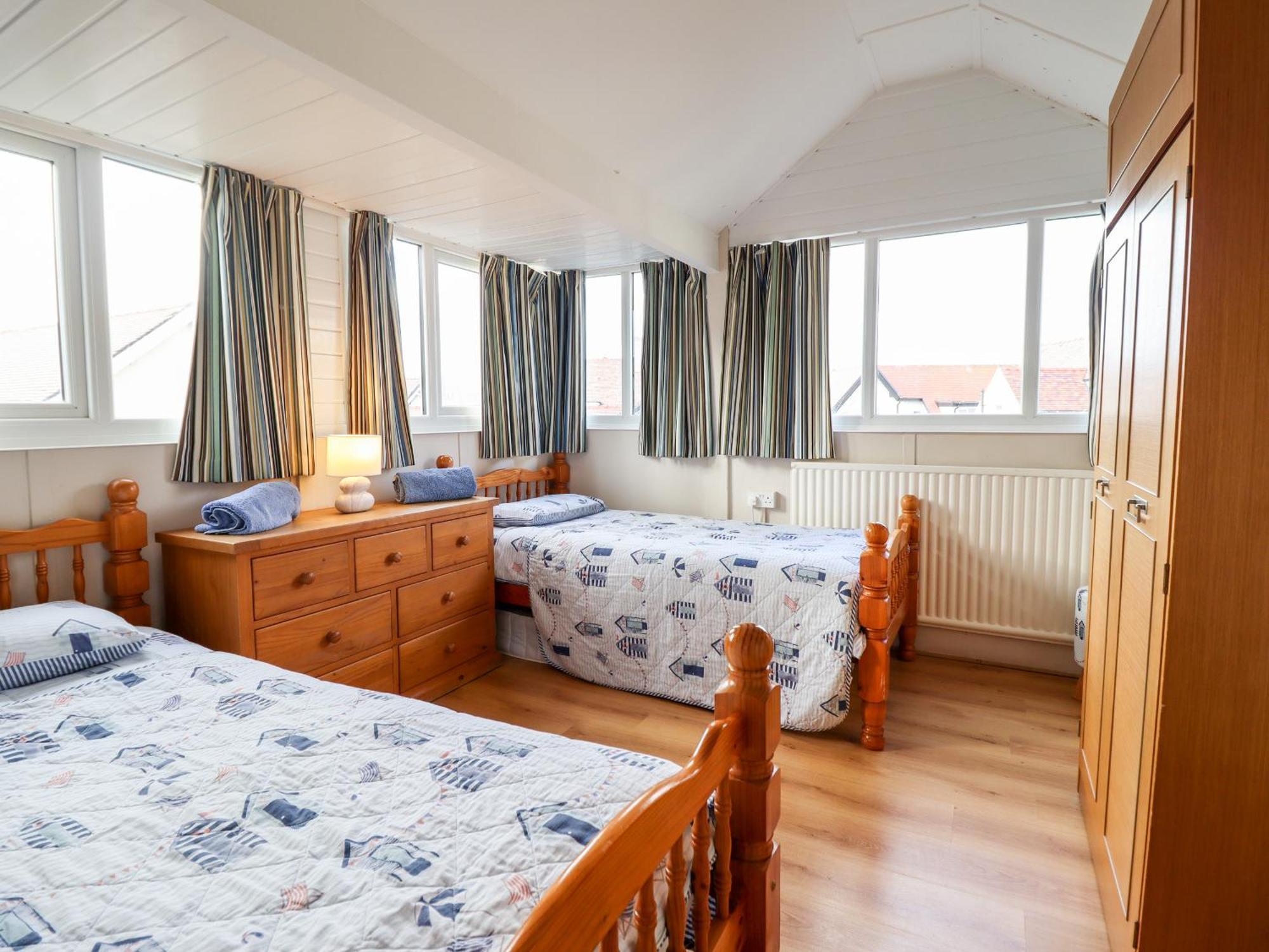 Meadway House Villa Rhôs-on-Sea Екстериор снимка
